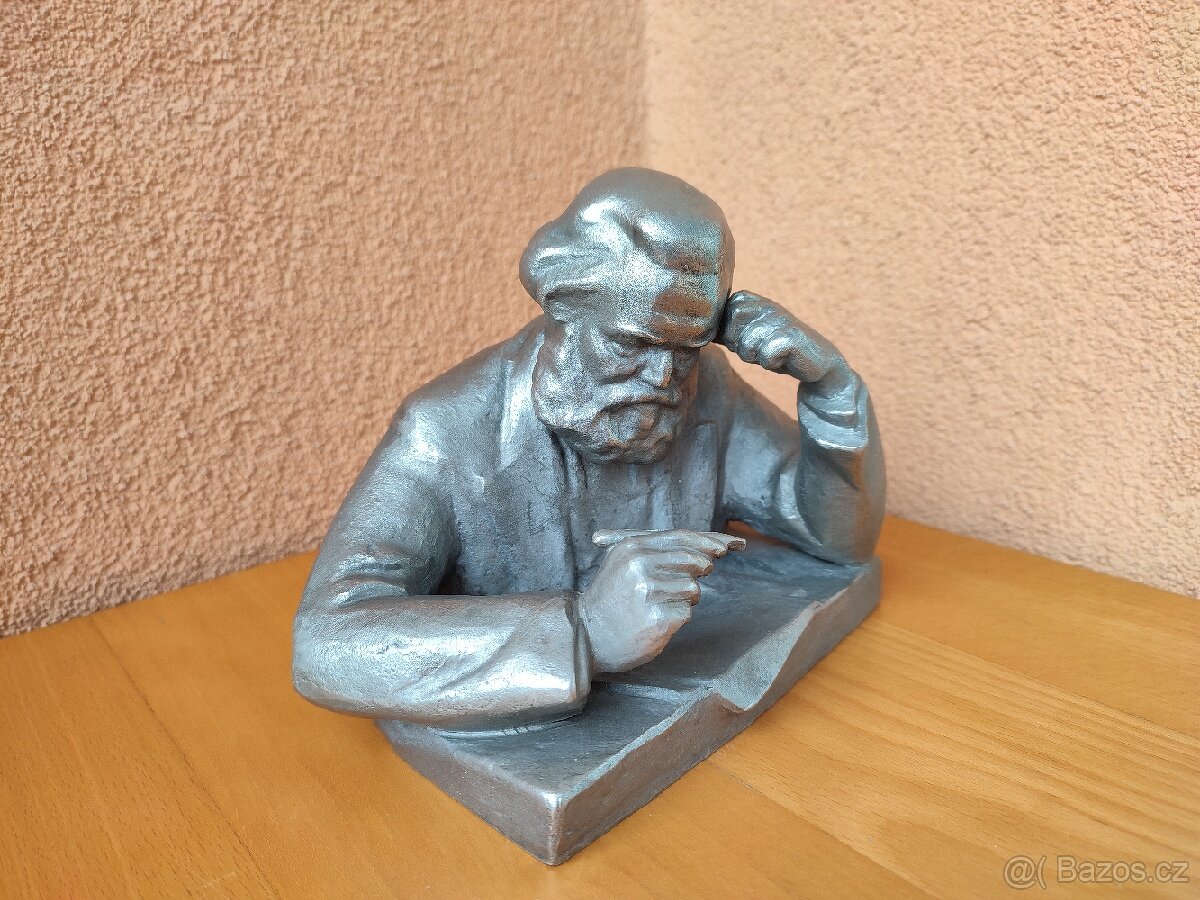 STAROŽITNÁ KOVOVÁ SOCHA.KARL MARX. - 2