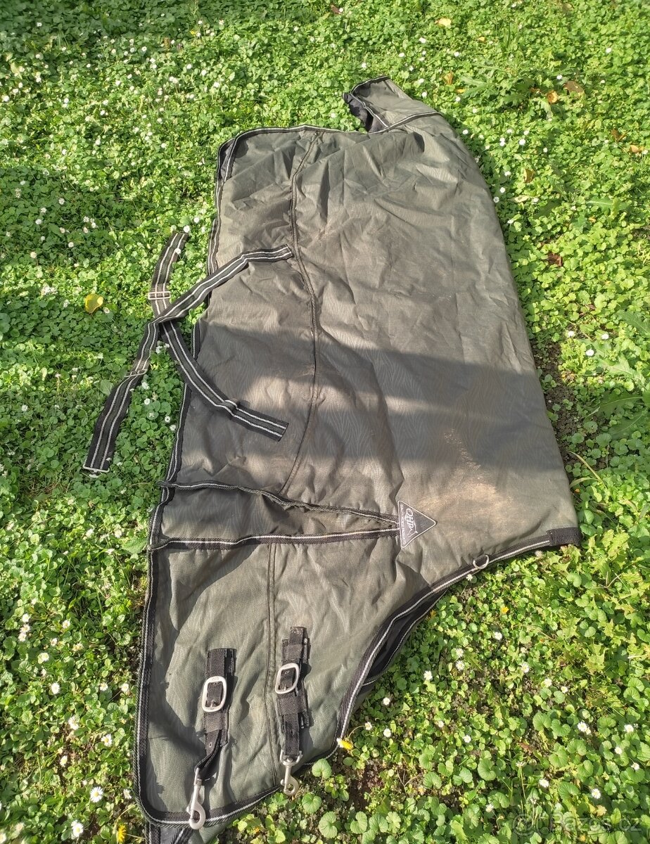 Zimní výběhová deka QHP 145cm - 2