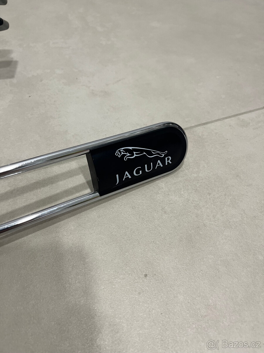 Vešák Jaguar - 2