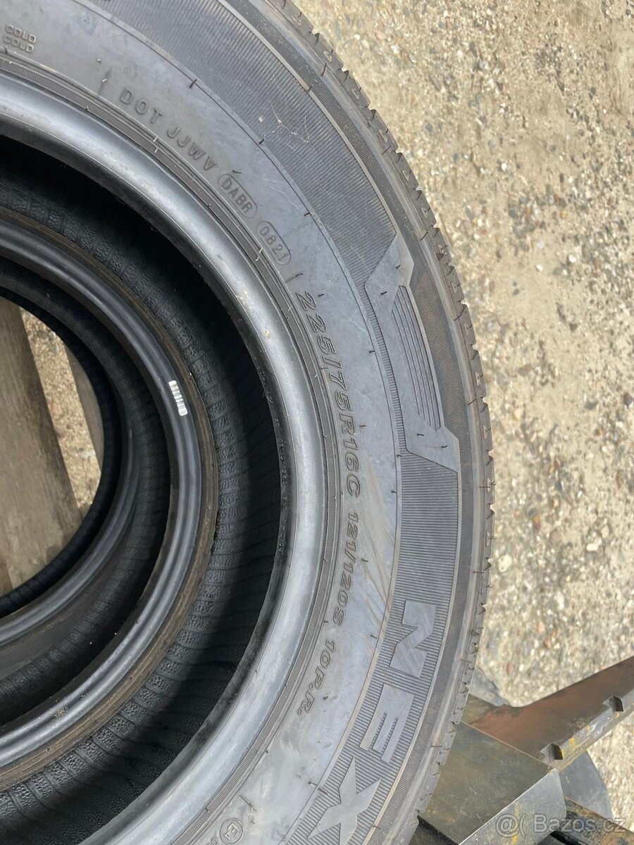 Letní pneumatika Nexen Roadian CT8 – 225/75R16C – 5000 Kč - 2