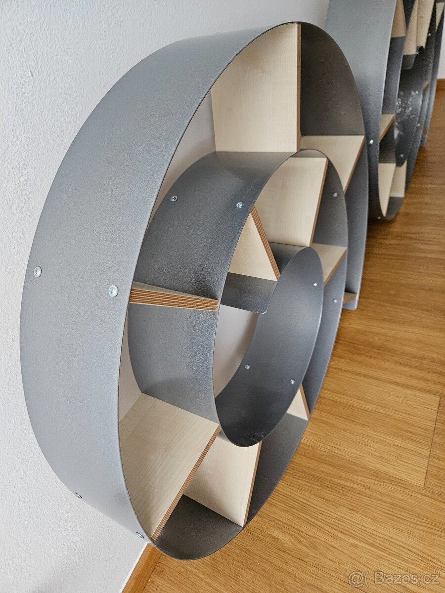 Šedá nástěnná knihovna Kare Design Snail - 2