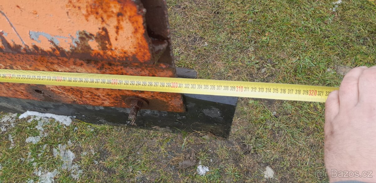 Prodám masivní radlici na sníh za traktor, gumový břit - 2