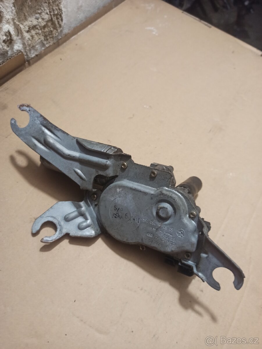 BMW E36 zadní motorek stěračů - 2