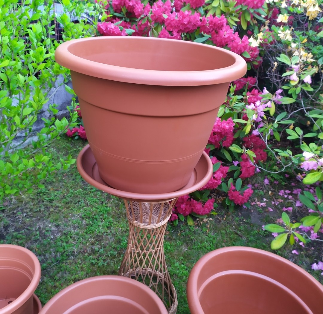 Velké a velmi velké nové květináče - 2