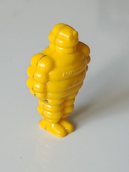 retro panacek Michelin - Bibendum, 6cm, zluty - 2