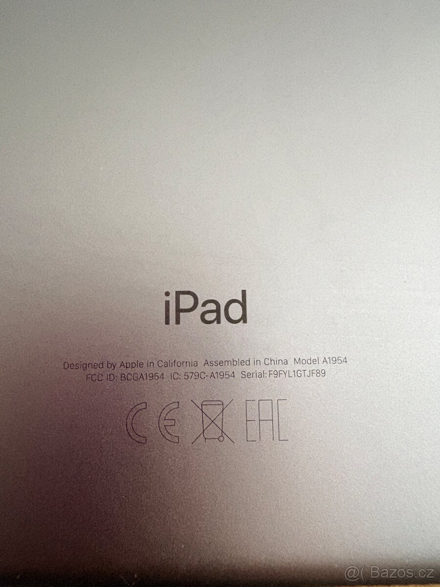 iPad 6th generation Wi-Fi + Cellular - 2