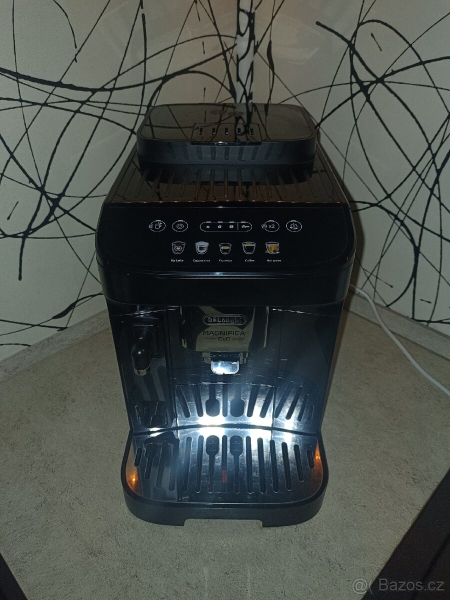 kávovar DēLonghi Magnifica Evo - 2