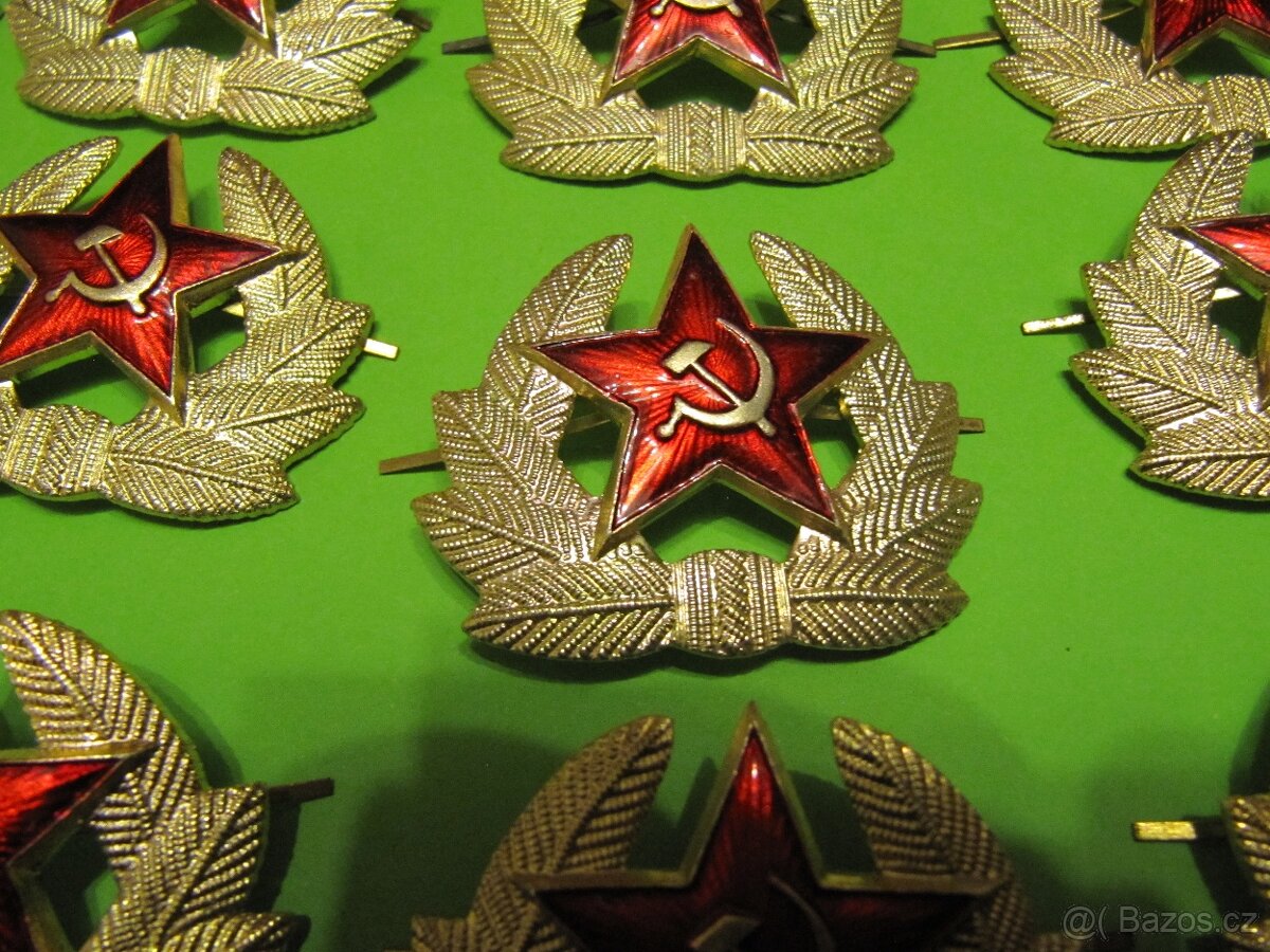 Vojenské odznaky CCCP čepicové. - 2