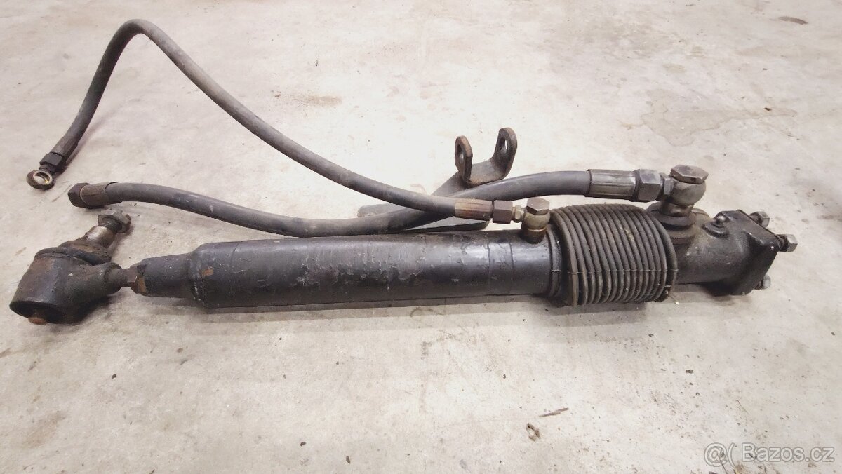 Zetor 6245 posilovač řízení - 2