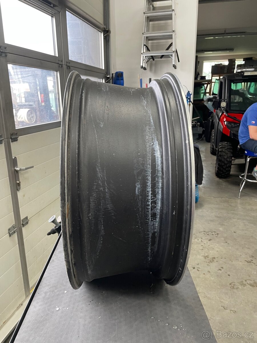 Disk z Ranger Rover Velar - 2