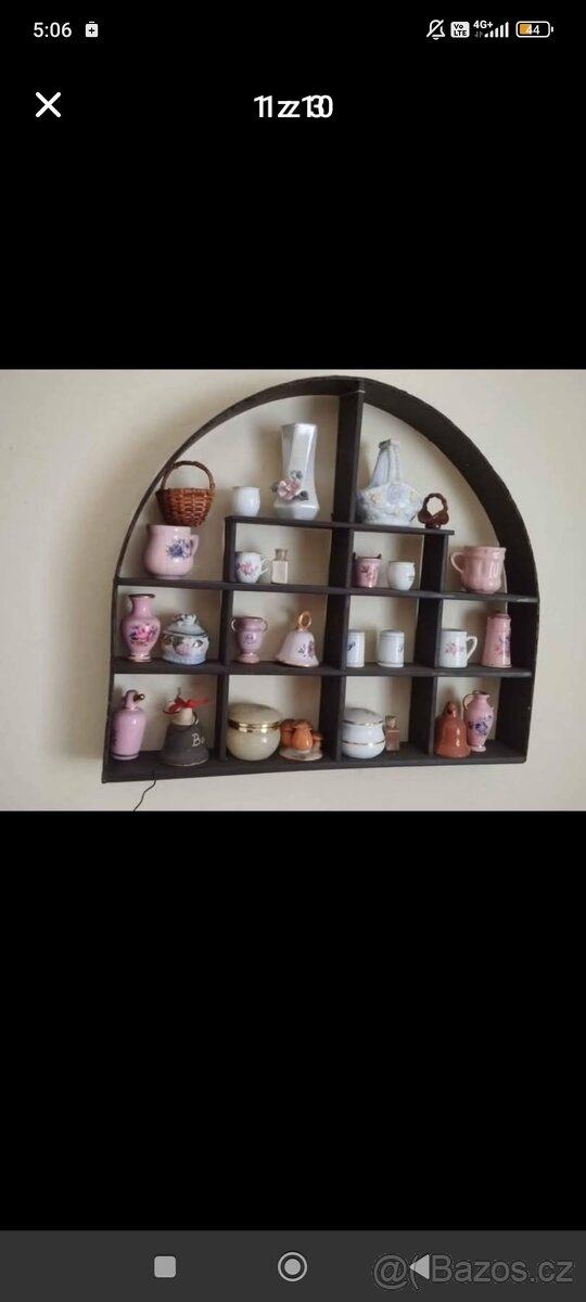 Miniatury v poličce ,váza - 2