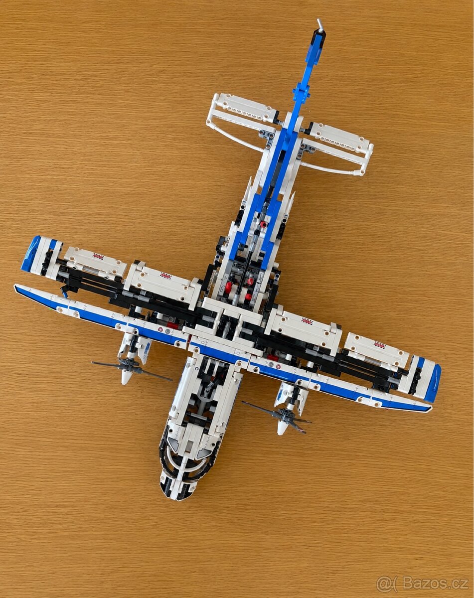 Lego Technic Cargo letadlo - 2