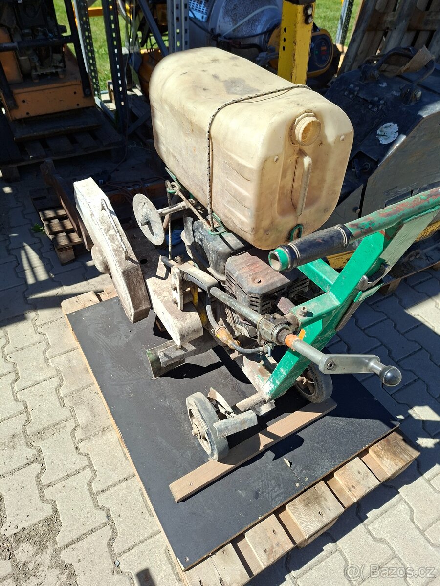 Řezačka spár - 2