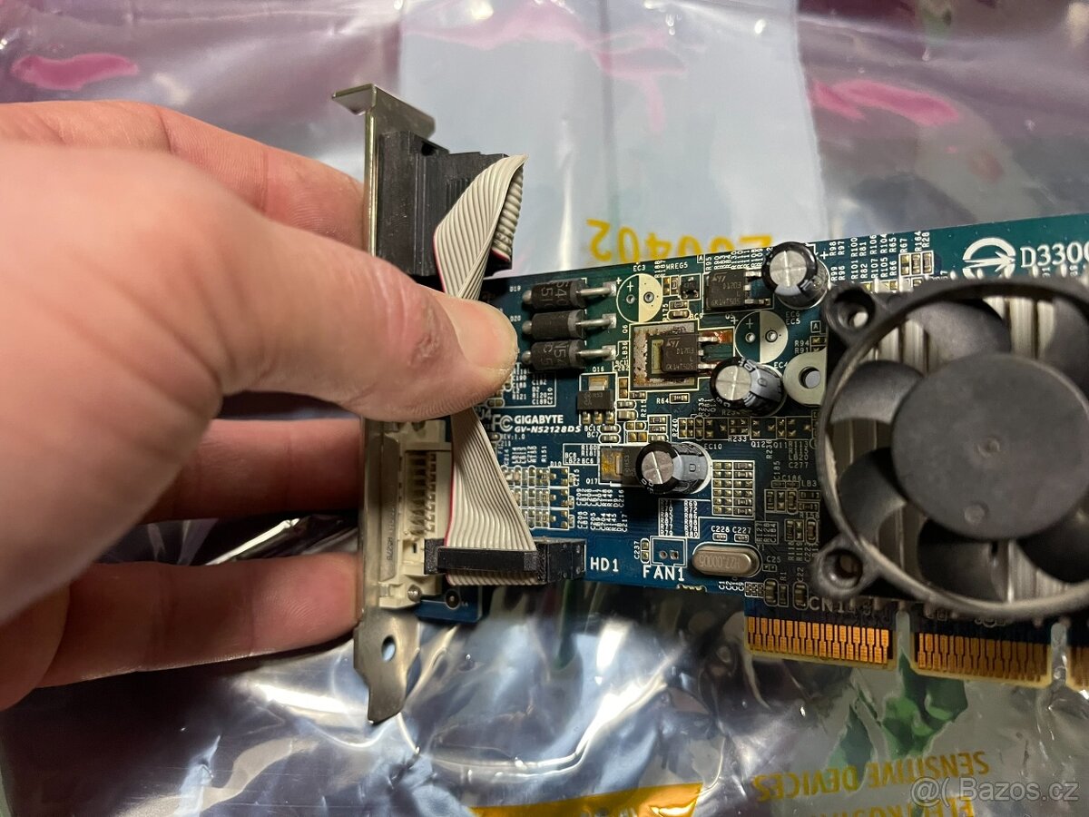 GIGABYTE GeForce FX 5200 - 2