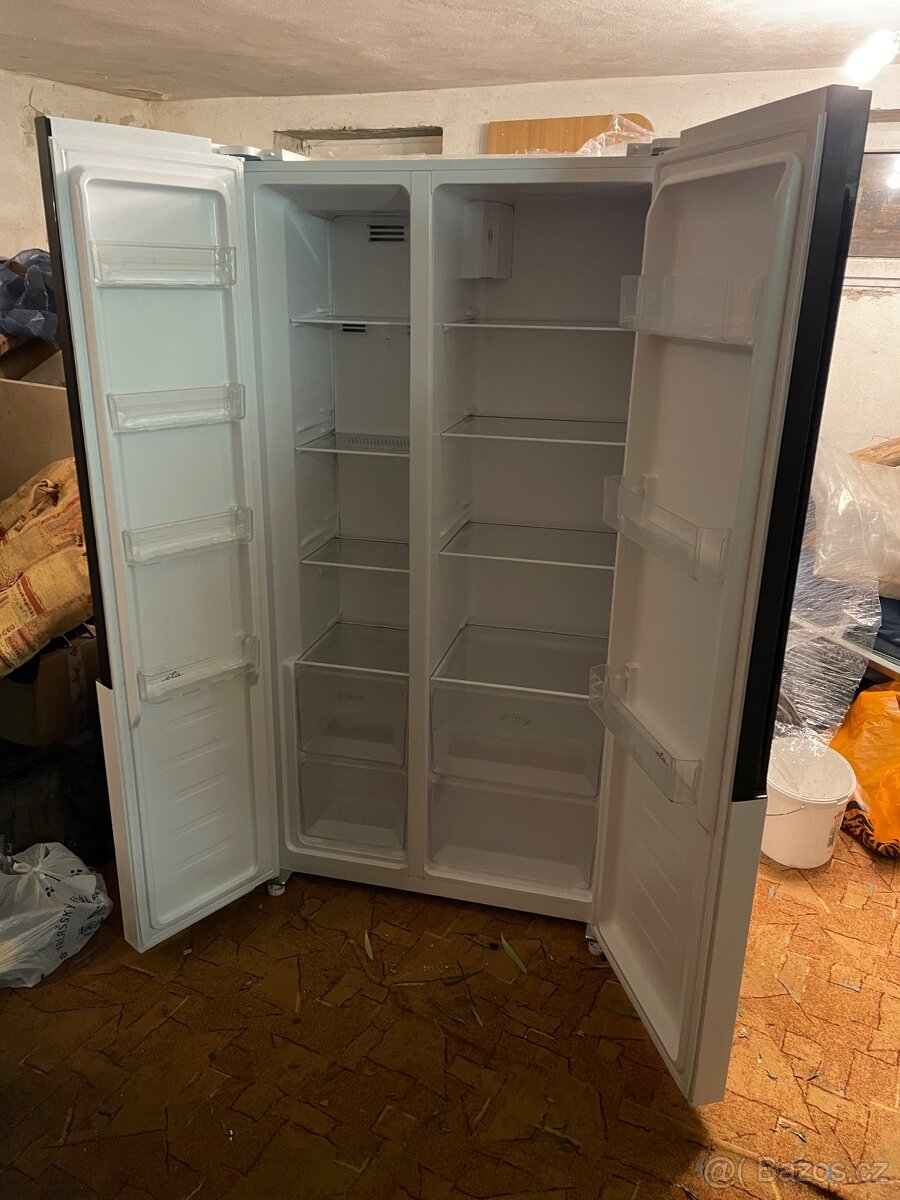 Americká lednice ETA - 2