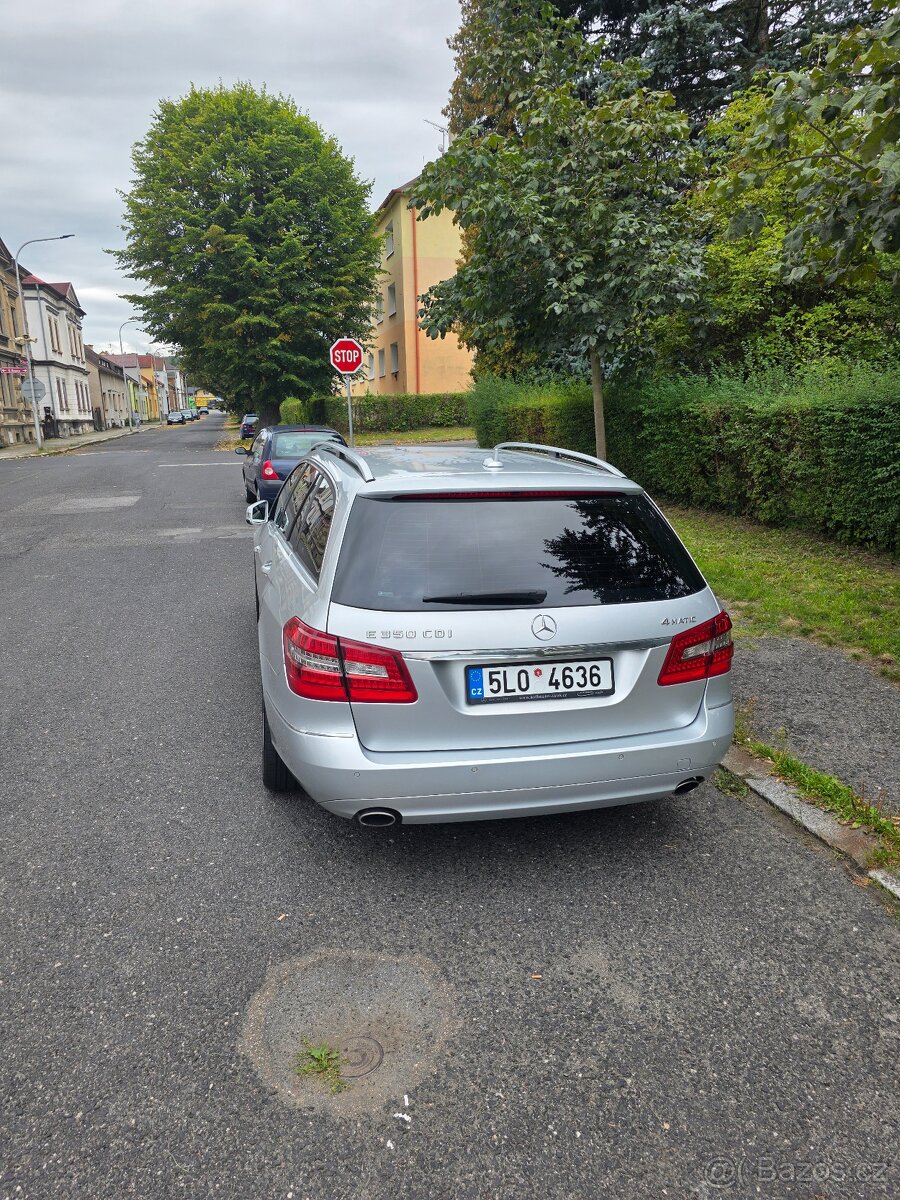 Prodám Mercedes Benz E 350 4 matik - 2