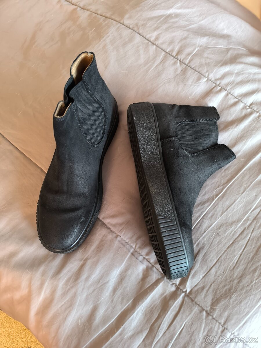 Dámské černé semišové kotníkové nazouváky zn. Baťa vel. 39 - 2