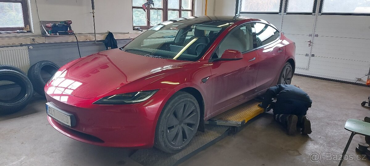 Tesla3-letní origo pneu Michelin e Primacy 235/45 R18,zánovn - 2