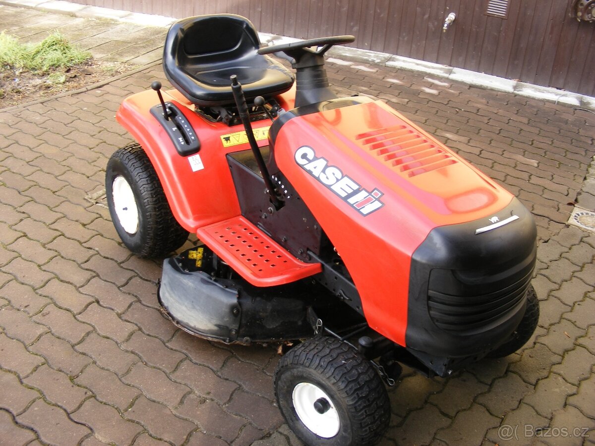 Zahradní traktor funkční. - 2