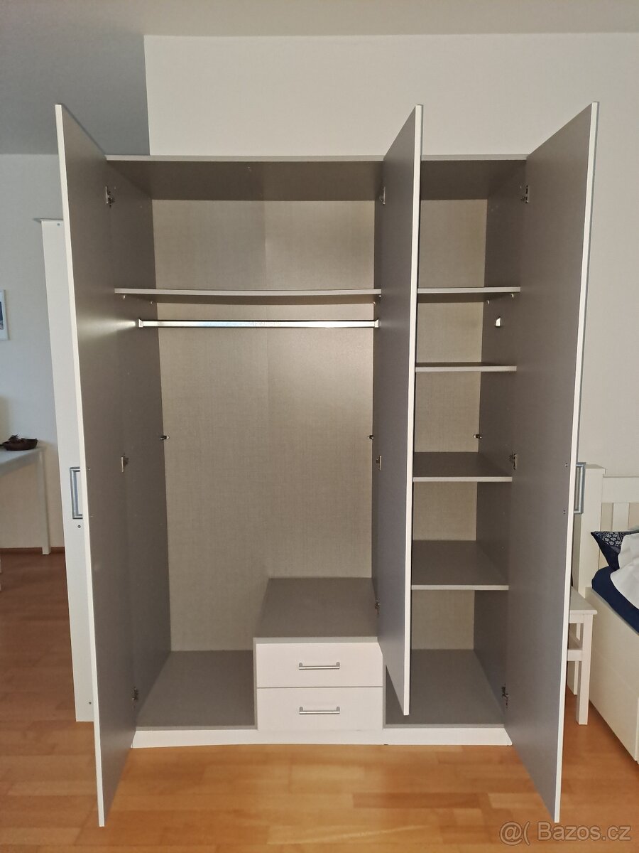 Šatní skříň - 2