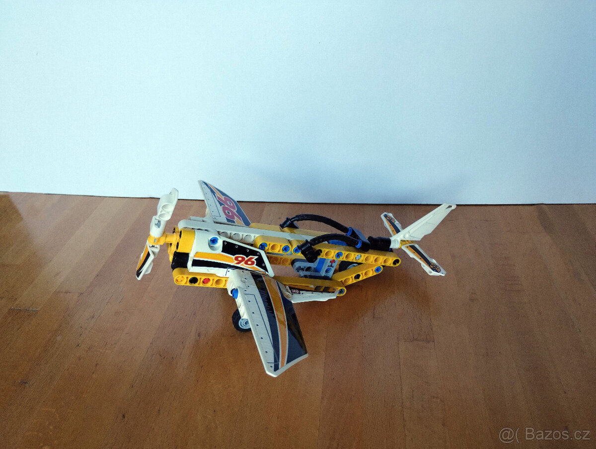 lego 42044 / Technic / Výstavní akrobatická stíhačka - 2