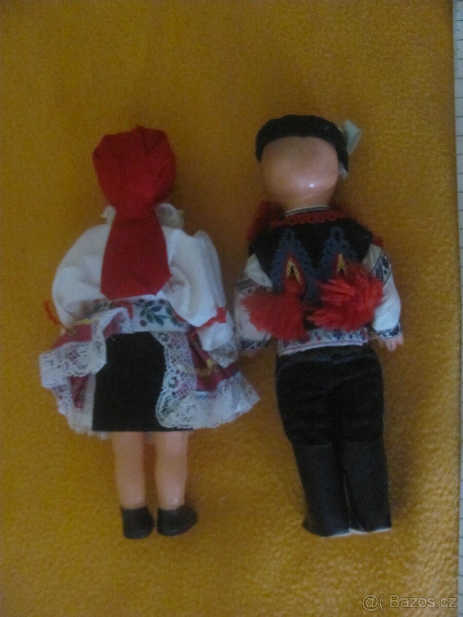 retro panenky v kroji - 2
