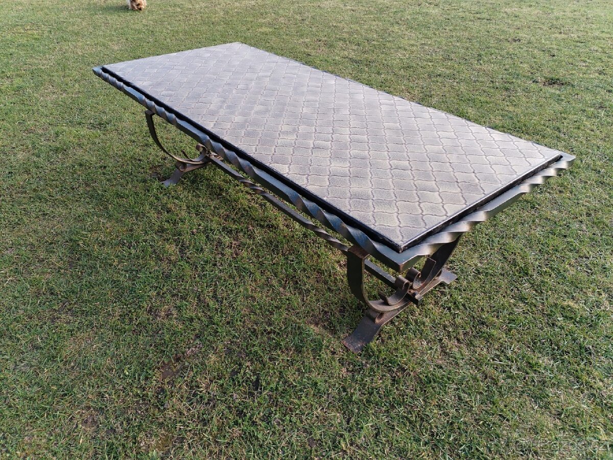 Kovový zahradní stul - 2