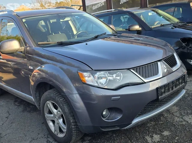 Mitsubishi Outlander - 2