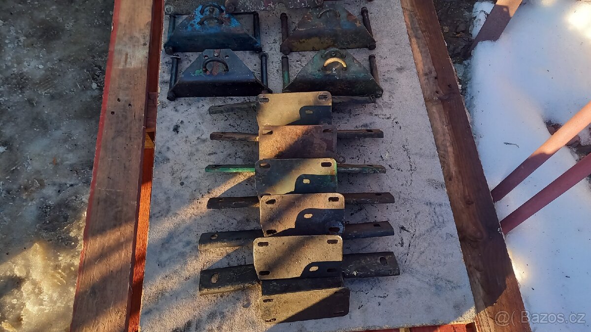 Zetor 25-držáky nádrže - 2