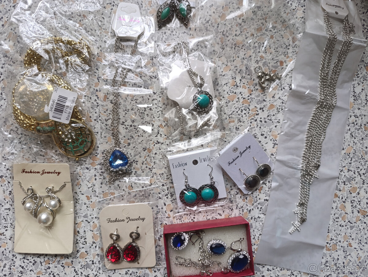 Nová bižuterie. - 2