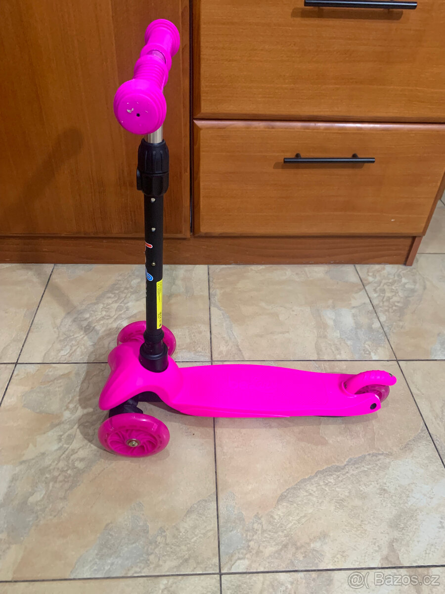 Dětská tříkolová koloběžka Beleev A1 - 2