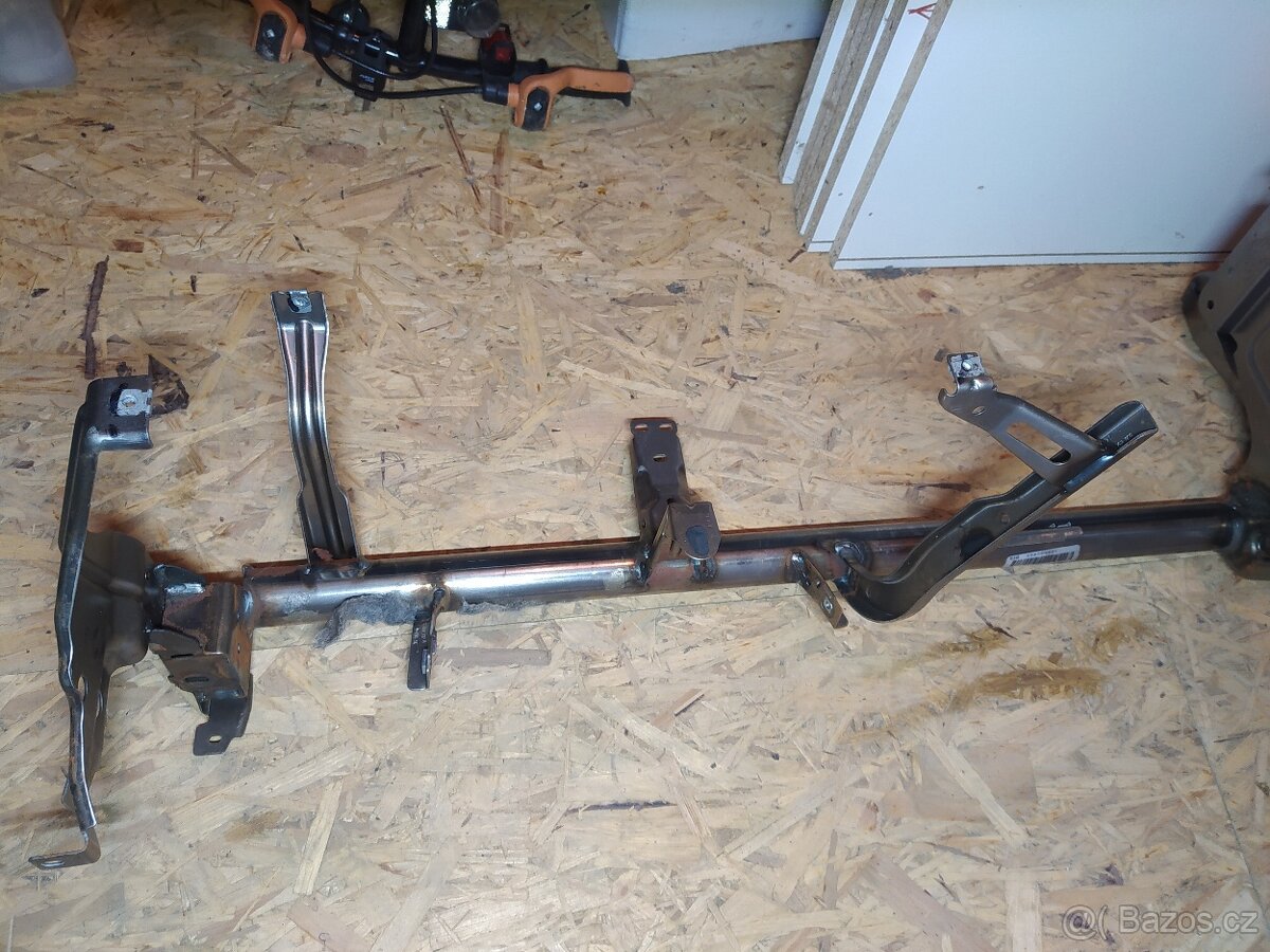 Tyč přístrojovky - 2