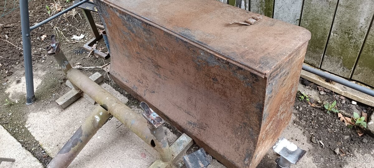 Plechový kufr za auto - 2