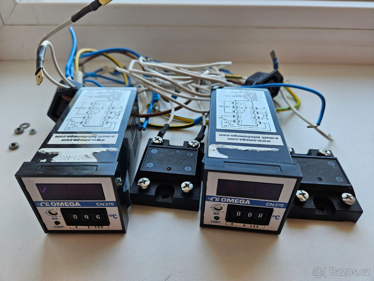 2x PID regulátor Omega CN370 - 2