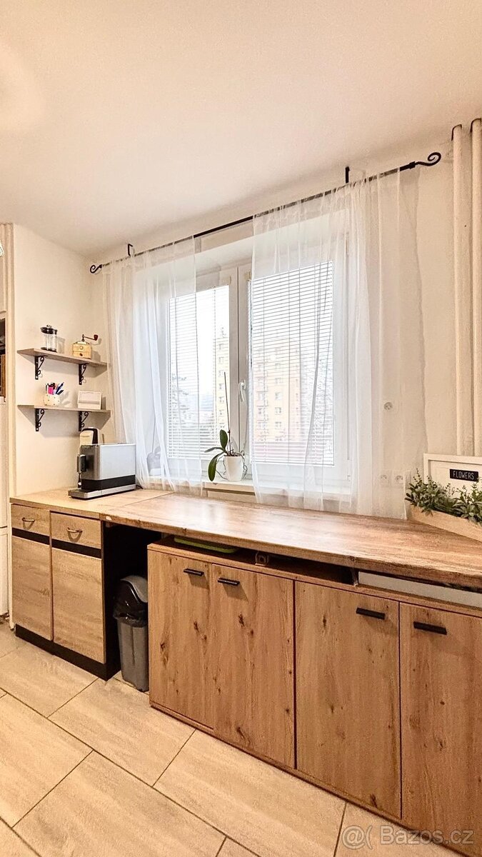 Pronájem bytu 3+1, balkon + 2 sklepy bez provize - 2