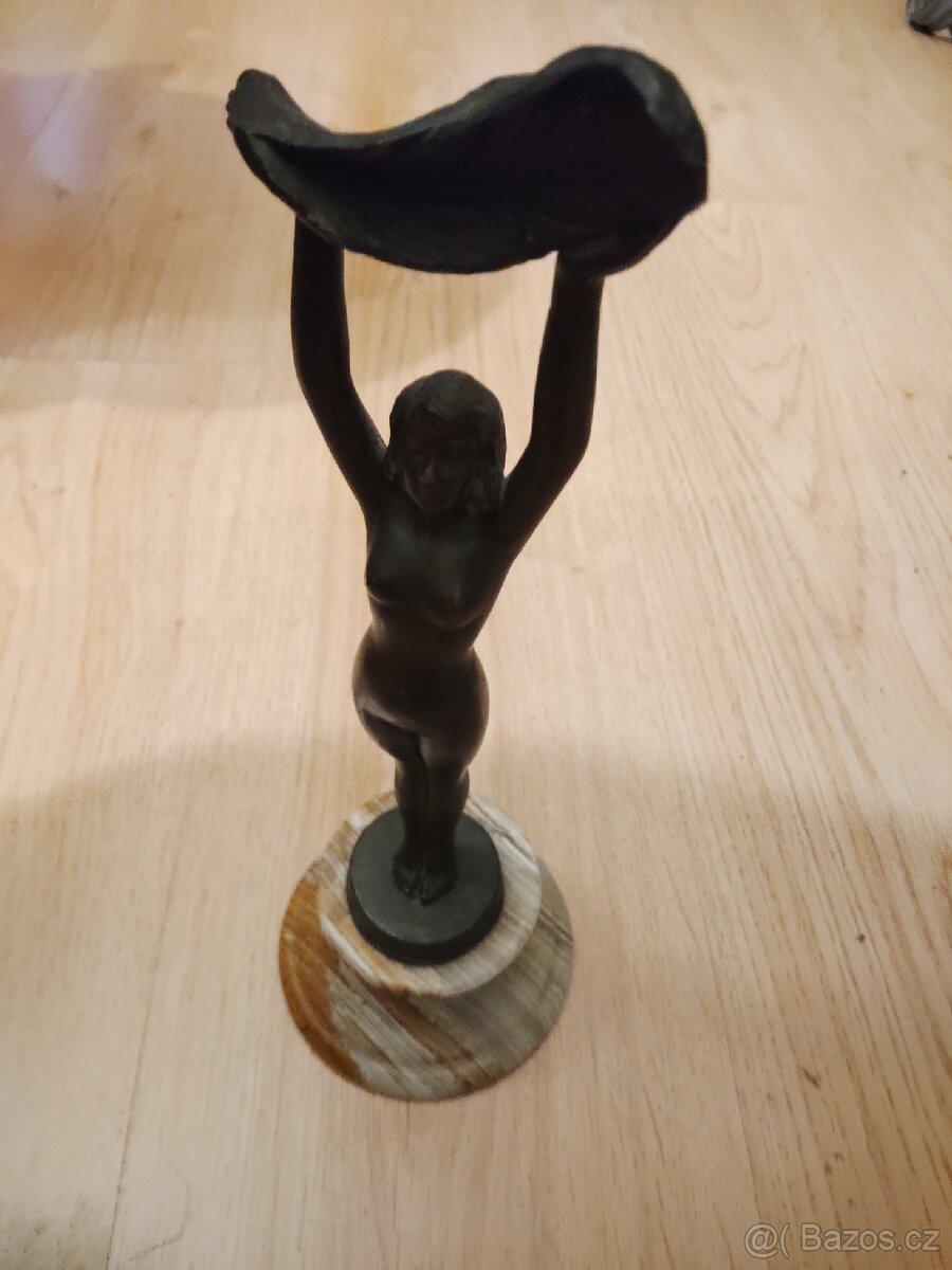 Bronzová soška - 2