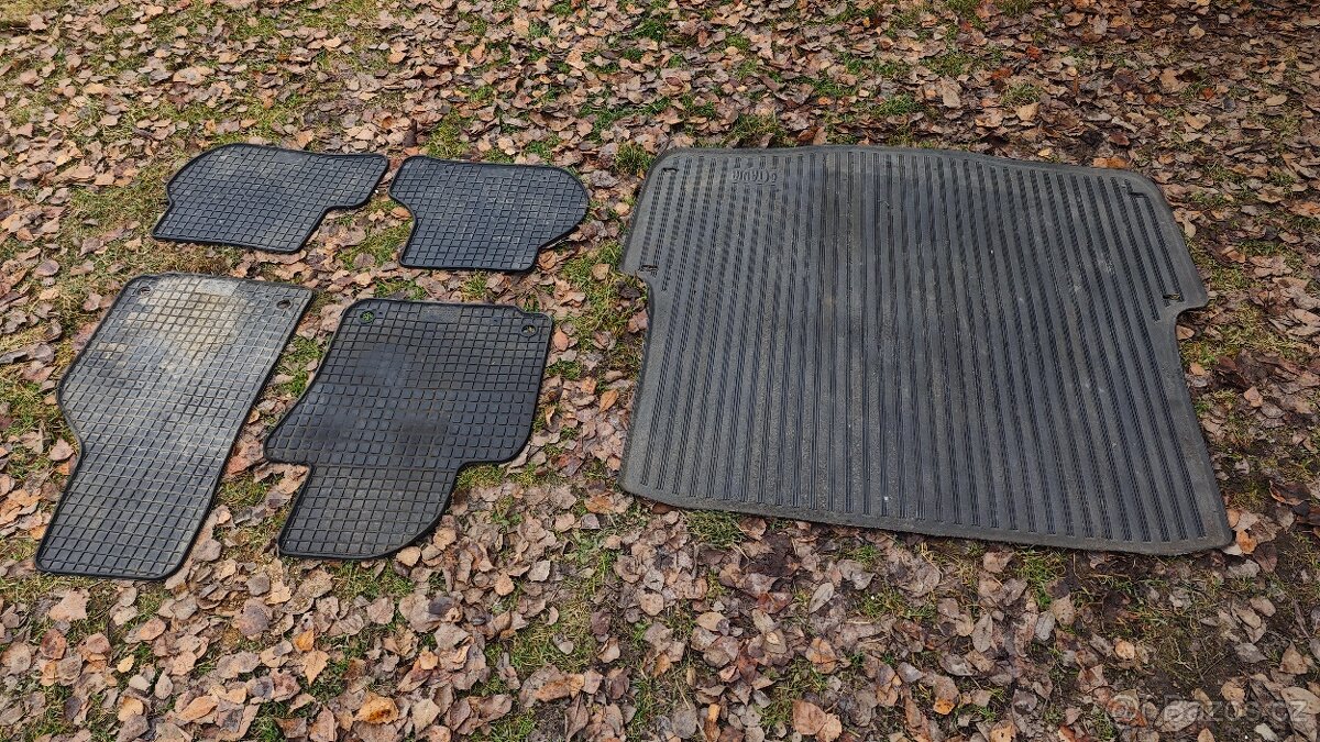 Octavia 2 kombi - koberečky,vana - 2