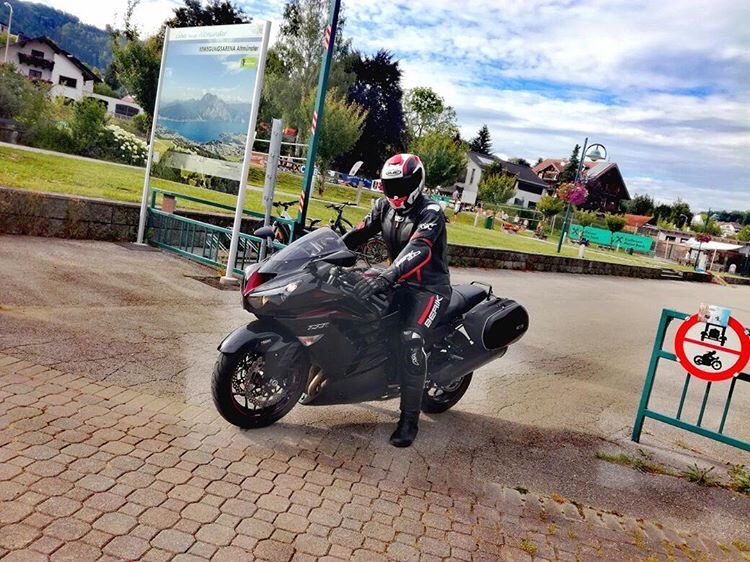 Kawasaki ZZR-1400 - 2