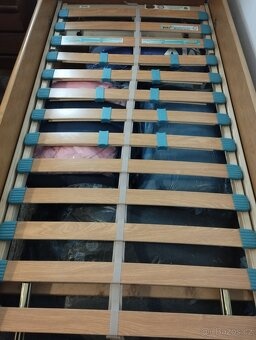 Kompletní postel s roštem a matrací - 2