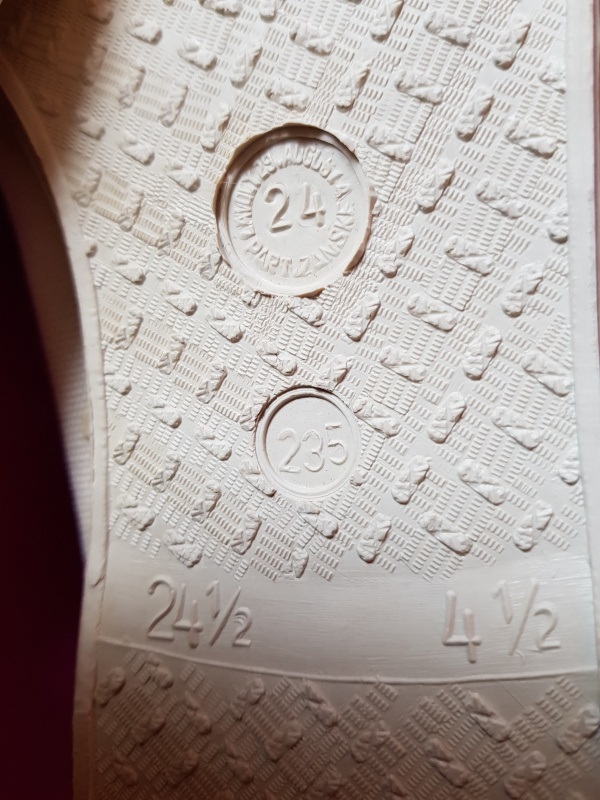 Nové Cvičky Jarmilky, bílé vel. 24.5 - 2