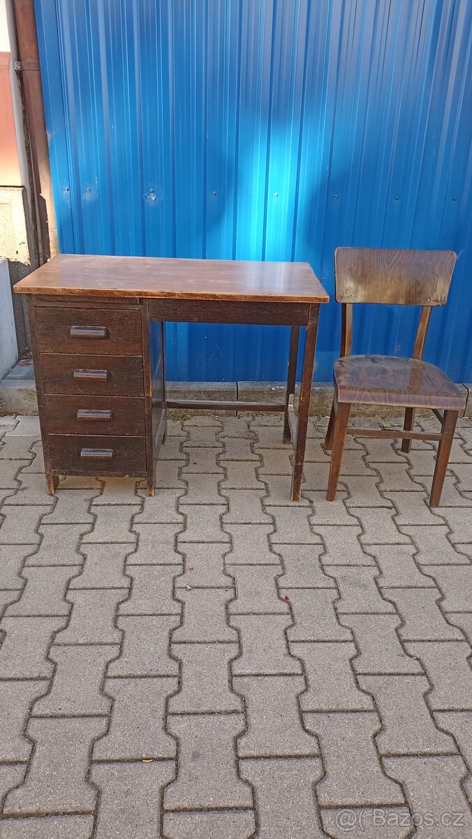 Starý dětský psací stůl a židle - 2