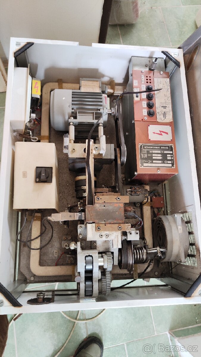 Balicí páskovací stroj MP10 - 2