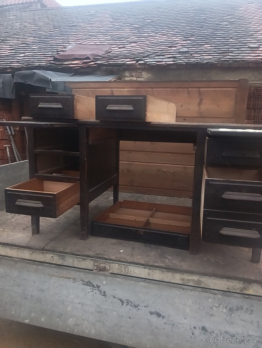 Starý masivní stůl - 2