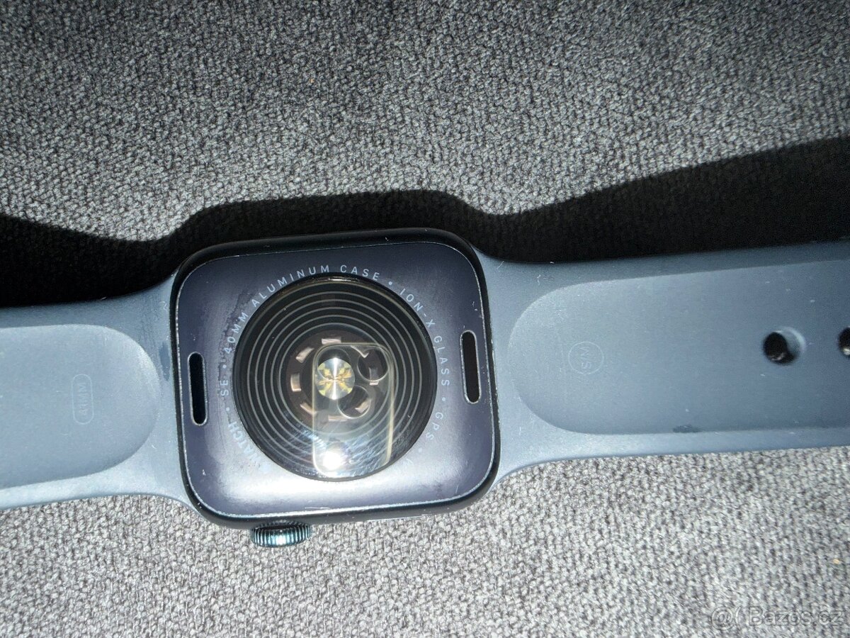 Apple Watch SE 2022, 40mm černé - 2