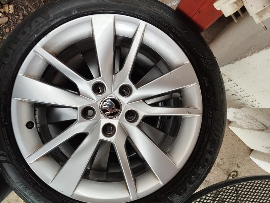 225/45R17 - 2