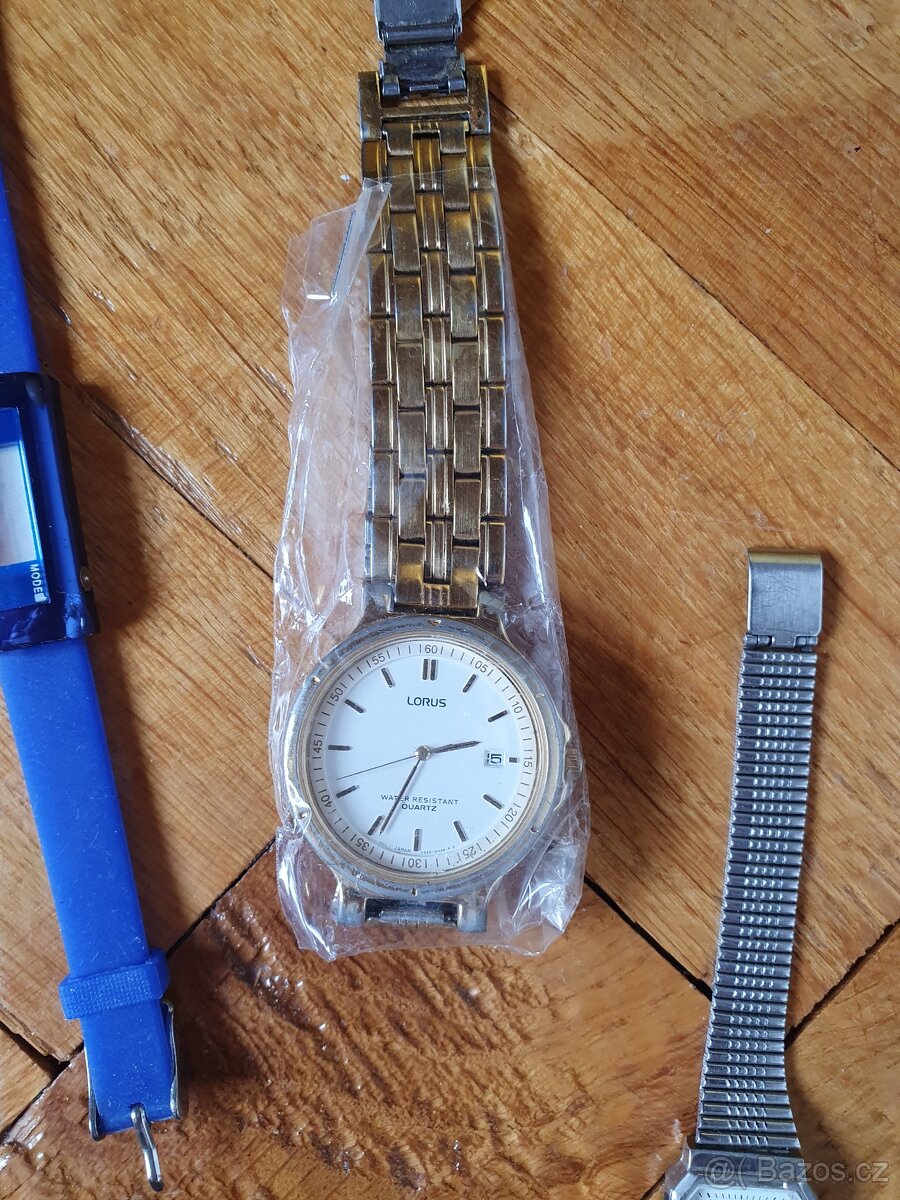 zápěstí / hodinky / hodiny - 2