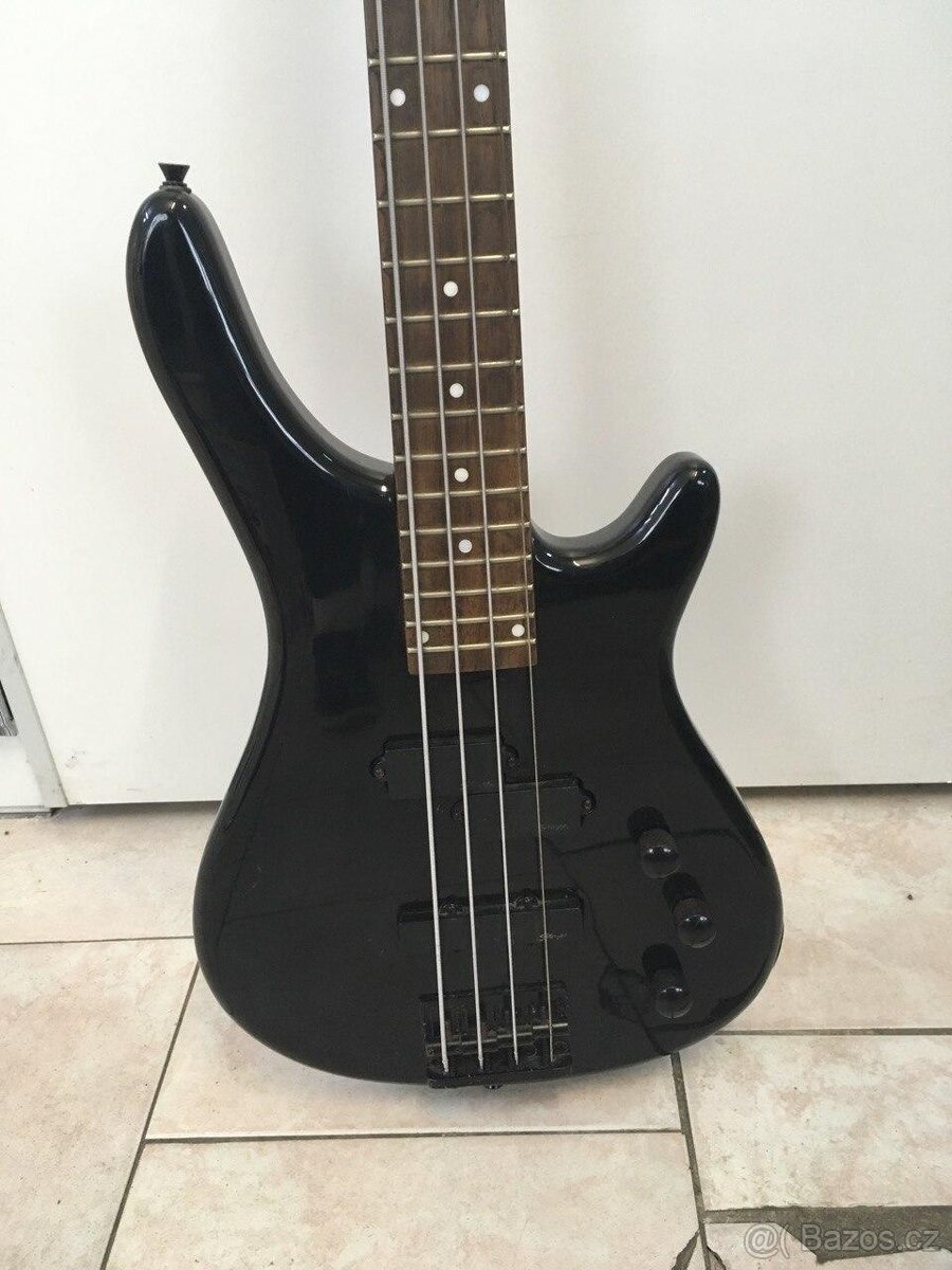 Basová kytara Stagg - 2