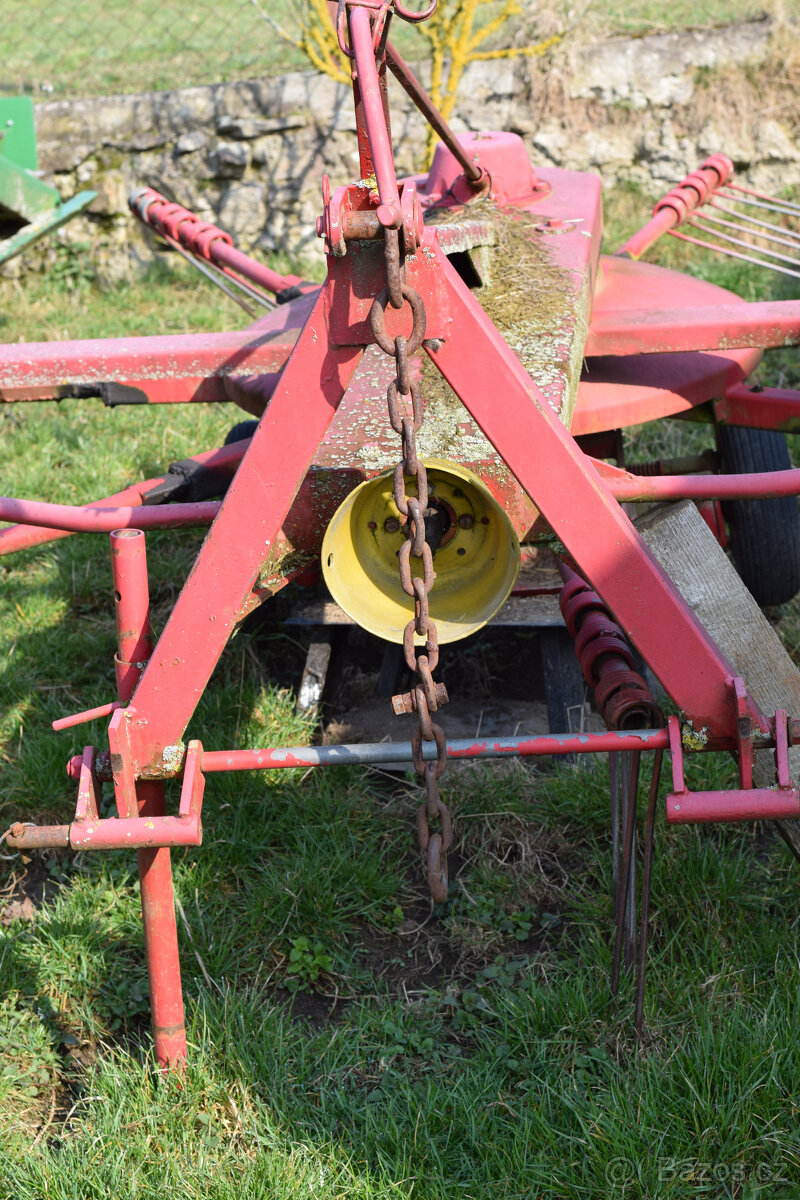 Shrnovač sena nesený - 2