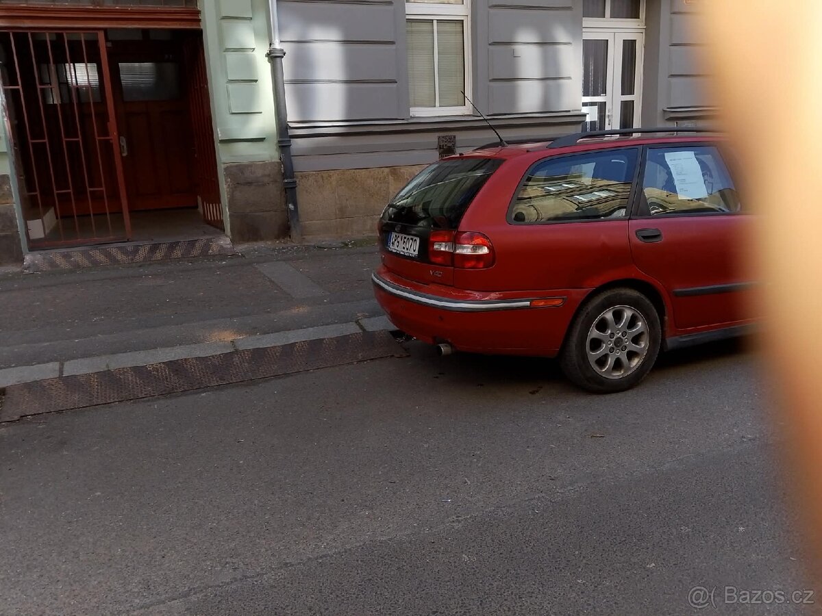 Prodám auto VOLVO V40 - 2