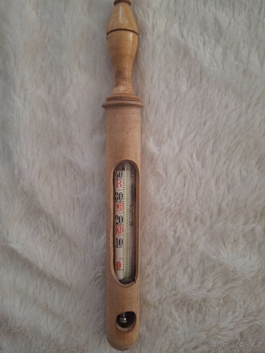 starý dřevěný historický teploměr - 2